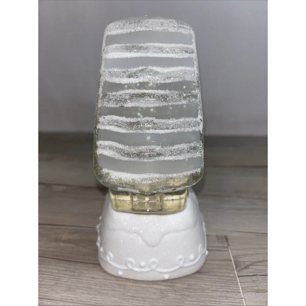 Hallmark Snow Globe Magic Color Changing Gingerbread House Christmas‎ Tree